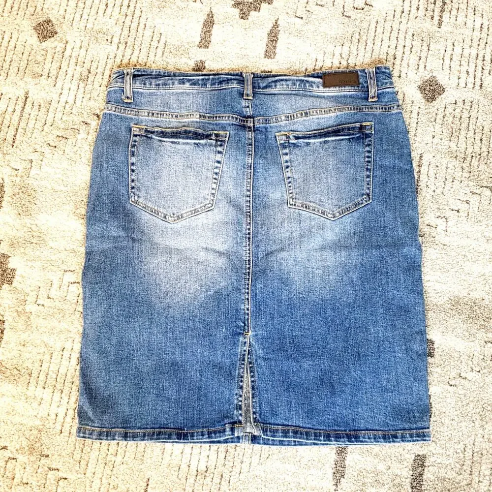 Kenneth Cole Reaction Denim Pencil Skirt Size 10 Stretch Knee Length